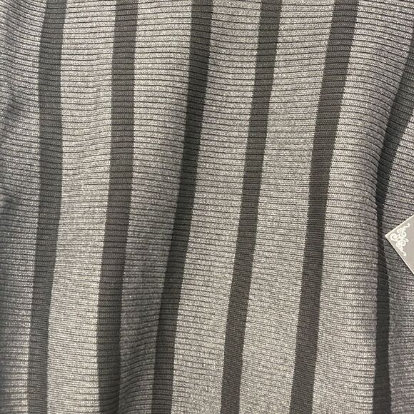 Women's Small Yoki Sweater - Picture 2 of 3